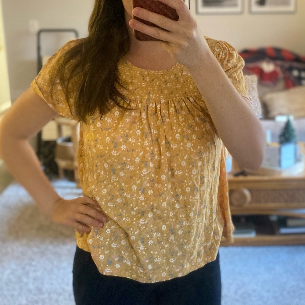 Lucky Brand Yellow floral blouse with short sleeves and smock style - Picture 2 of 5